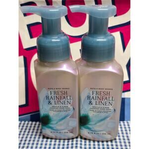 BBW Fresh Rainfall & Linen Gentle & Clean Foaming Hand Soap 2 Pack Flower Design